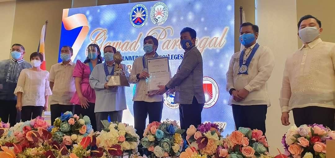 University of Eastern Pangasinan receives CHED Gawad Parangal for LUCs of Region I